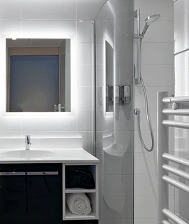 large osko room shower