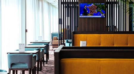 Warm and friendly restaurant atmosphere at OSKO Hotel Toulouse-Blagnac